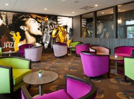 Hôtel Roi Soleil Prestige Plaisir - St Quentin，位于布雷西尔的酒店