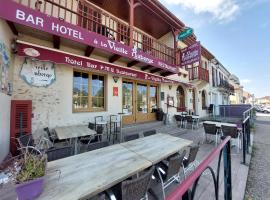 Logis Hôtel La Vieille Auberge du Soubestre，位于Arzacq-Arraziguet的酒店