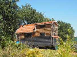 Tiny house eco resort，位于Estevais的小屋