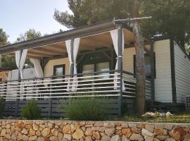 Mobile home Lux otok Murter，位于耶泽拉的露营地