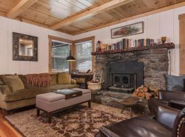 Chic Carnelian Bay Cabin，位于玛瑙湾的酒店