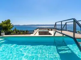 Seaview Villa BLUE LAGOON with private pool, jacuzzi, media room, 6 bedrooms, beach 70m