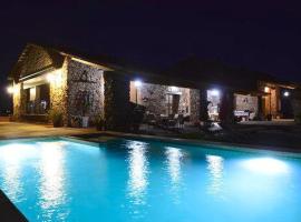 Charming Villa in Fernan Caballero with Private Pool，位于Fernancaballero的酒店