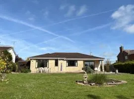 Spacious bungalow with large private garden