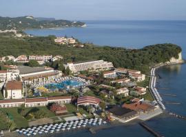 Roda Beach Resort & Spa，位于Karousádes的Spa酒店