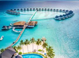 Centara Grand Island Resort & Spa，位于Machchafushi的度假村