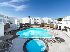 Aqua Suites，位于卡门港兰萨罗特岛高尔夫度假村附近的酒店