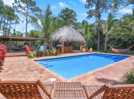 Private Tropical Paradise Guesthouse!，位于Loxahatchee的酒店