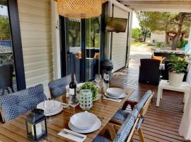 Mobilheim ANDREA wunderschöne Ferienwohnung direkt am Meer，位于耶泽拉的酒店