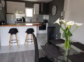 Kerguil-hanna agréable et familiale, 4 pers, piscine privée du 15 juin à mi-septembre