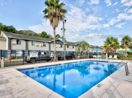 Days Inn by Wyndham Savannah Gateway I-95，位于萨凡纳MidCoast Regional Airport - LIY附近的酒店