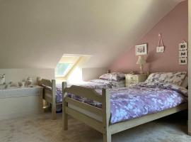 Cosy twin room with private bathroom，位于法弗舍姆的酒店