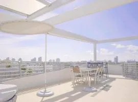 Oceanview PH with Private Rooftop & Outdoor Tub