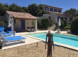 Charming Villa in Villes-sur-Auzon with Swimming Pool，位于Villes-sur-Auzon的酒店