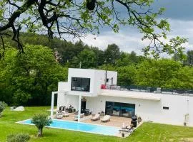 Jacasse Retreat - Elegant Architect Villa Nestled in Provencal Forest