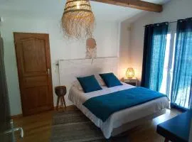 La chambre haute et son spa