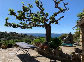 Villa Provençale avec vue mer panoramique，位于勒拉旺杜的酒店