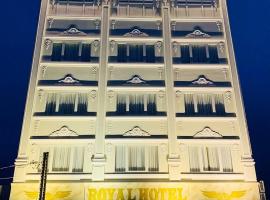 Royal Hotel 2，位于Bạc Liêu巴里鸟类保护区附近的酒店