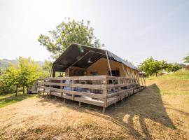 Lodge Holidays - Camping Podere Sei Poorte，位于Genga的豪华帐篷