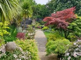 Tropical Garden Oasis Rooms