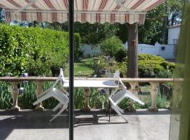 chambre d hotes，位于Saint-Laurent-de-la-Barrière的酒店