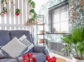 Zalig Cosy appartement 2-4 pers.fietsen & tuin，位于德哈恩的酒店