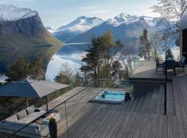 VILLA KRISTINA / ÅNDALSNES，位于Torvik的酒店