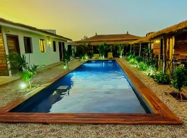 Le CavaLodge，位于恩加帕鲁的带泳池的酒店