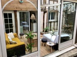 T2 style cottage - Véranda & Terrasse extérieure，位于图尔的酒店