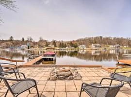 Cozy Castleton Cabin with Fire Pit and Water Access!，位于Castleton的别墅