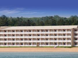 麦基诺海滩海湾套房酒店，位于麦基诺城的度假村