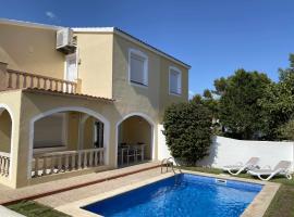 Chalet Villafranca Menorca con piscina privada，位于卡兰博希的酒店