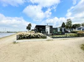 Luxus Cube Meerblick Veluwemeer am Strand in erster Reihe，位于许尔斯霍斯特的海滩酒店