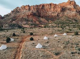 Starlight Camp South Zion，位于维尔京的酒店