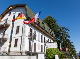 乌格丽雅瓦雷泽1946酒店，位于瓦雷泽的酒店