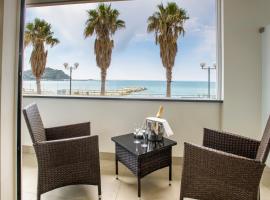 VistAmare Luxury Retreat，位于东塞斯特里的海滩短租房