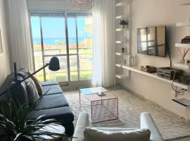 Apartment Sea Breeze – Apartamento Brisas del Mar，位于贝纳尔马德纳Torrequebrada Golf附近的酒店