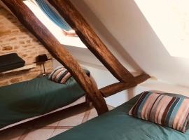 Dépendance du Ru d'ausson 4 personnes，位于Châtel-Censoir的酒店