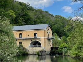 Le Moulin de cherré gîte bleu，位于Aubigné-Racan的酒店
