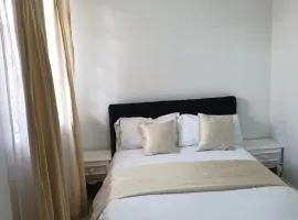 Lovely 2 and 1 bedroom guest units Karen