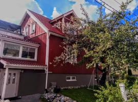 120 yrs. old log house in Kuopio city centre，位于库奥皮奥的民宿