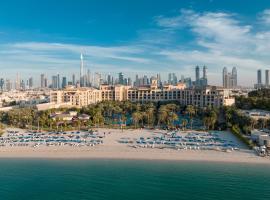 朱美拉海滩迪拜四季酒店，位于迪拜盒子公园附近的酒店