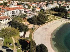 Apartment Anchora - near family-friendly beach