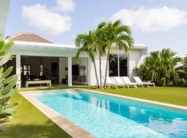 Stylish 4 Bedroom Modern Villa Design, Walking Distance From The Beach