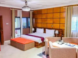 Triple Hill Hotel
