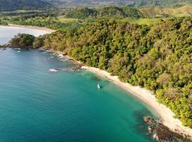Los Vivos Beachfront Experience，位于Pochote的酒店