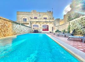Villa Rossa Gozo - 5 bedroom ensuite with pool & jacuzzi，位于休吉让的乡村别墅