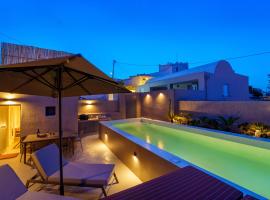 Present Perfect Villa - private pool，位于菲罗斯特法尼的酒店