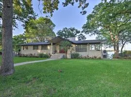 Malakoff Lakefront Home Golf Course On-Site!