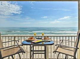Oceanfront, Fourth-Floor Condo on Daytona Beach!，位于代托纳海滩的Spa酒店